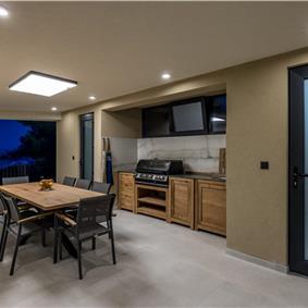 4 bedroom villa with heated pool and sea view in Vinišće, sleeps 8